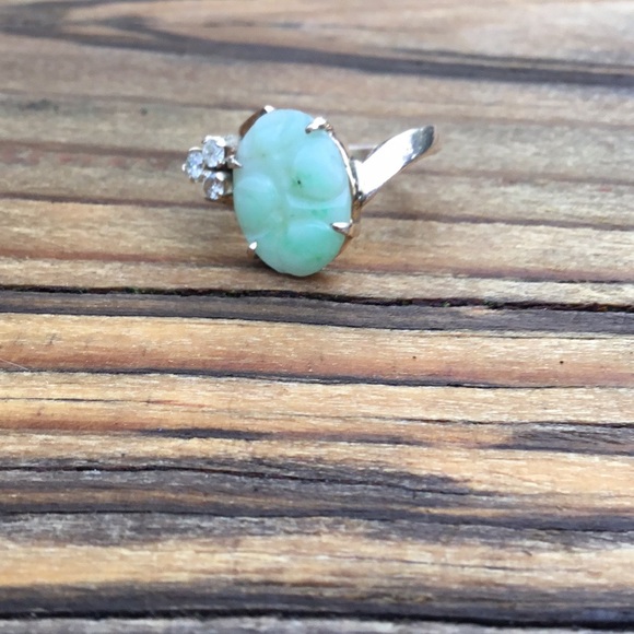10kt yellow gold jade and diamond ring…2.5 grams - Picture 7 of 11